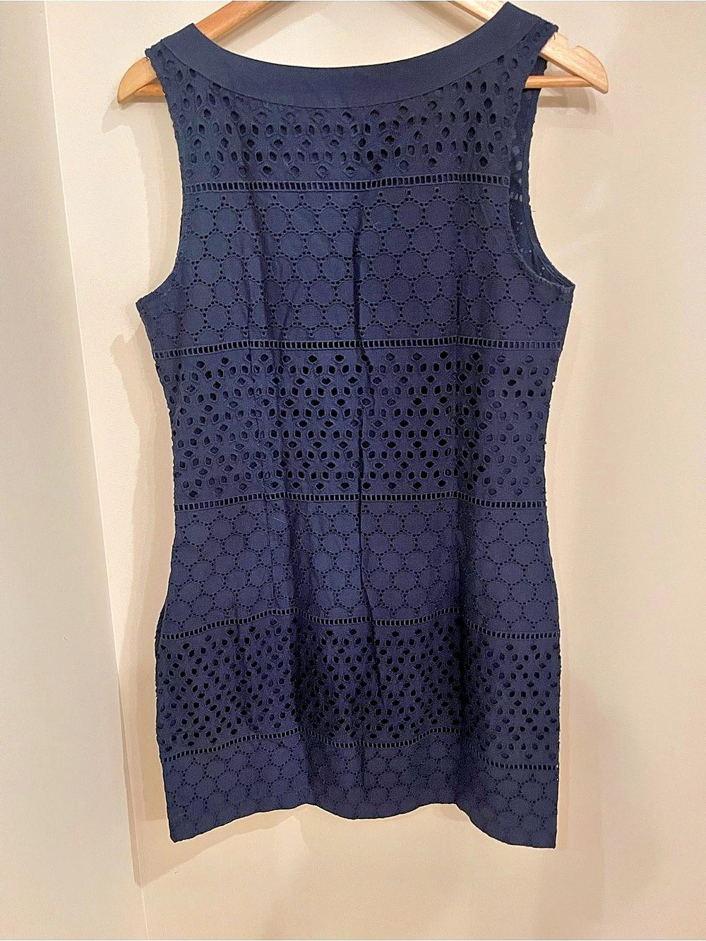 Banana Republic Lace Sleeveless Blouse in Blue Size 8
